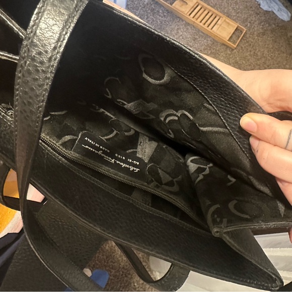 Salvatore Ferragamo black leather bag - Picture 6 of 6